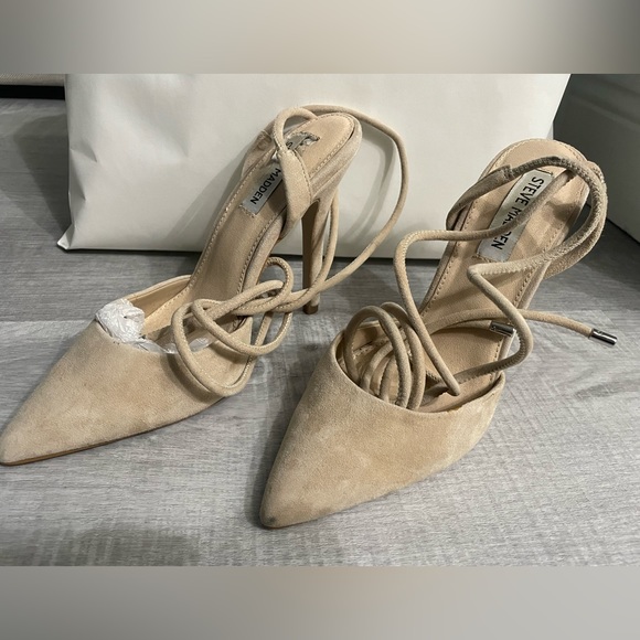 Steve Madden Women's Fantasy Pointed Toe Slingback Heels - Picture 2 of 6